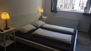 Schreibtisch, kostenloses WLAN, Bettwäsche