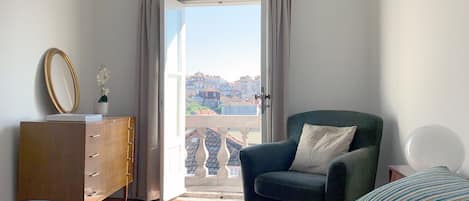 4 habitaciones, tabla de planchar con plancha y wifi gratis