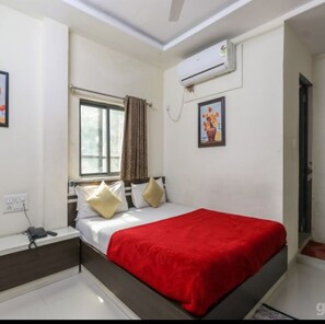 Superior Room | In-room safe, soundproofing, iron/ironing board - Hotel gopi palace (Ahmedabad)