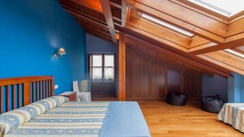 5 bedrooms, iron/ironing board, free WiFi, bed sheets