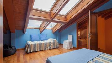 5 bedrooms, iron/ironing board, free WiFi, bed sheets