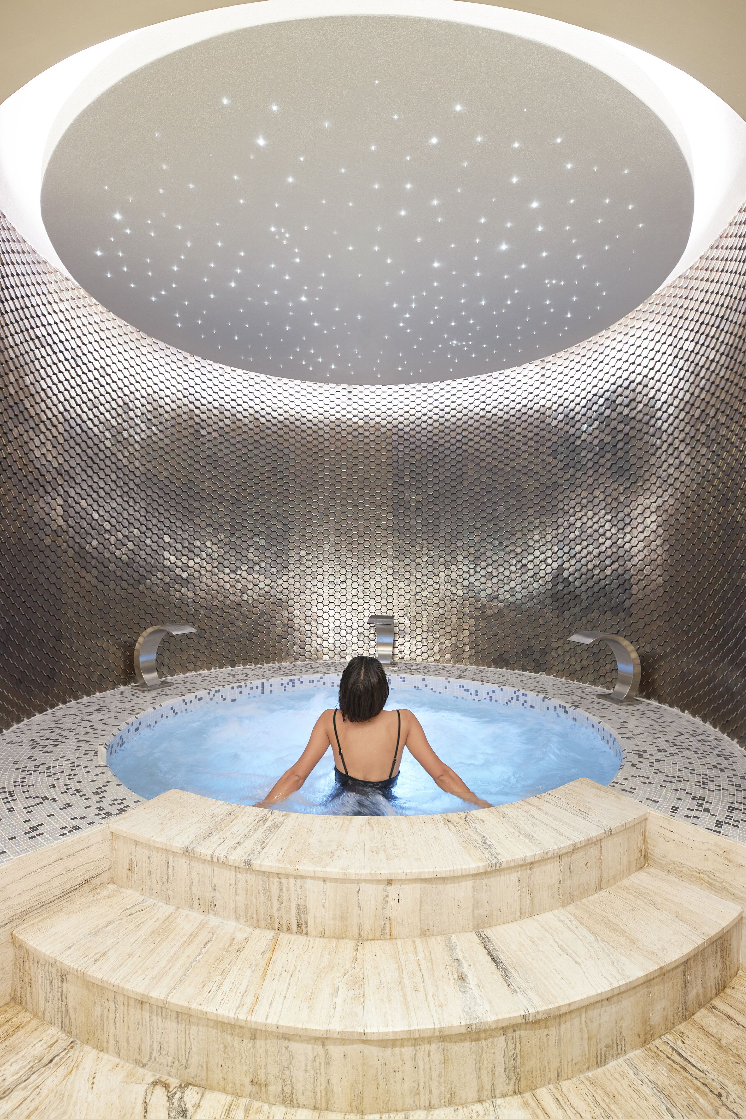 雙人療程室、三溫暖烤箱、浴缸、蒸氣室、土耳其浴、美體療程