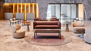 A spacious lobby with a high ceiling, modern furniture, and a reception desk. - Ricosta Hotel (Rize)