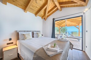 4 bedrooms, free WiFi - Beachfront Villa New Horizons III (Murter)