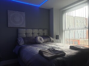 1 habitación, tabla de planchar con plancha y wifi 