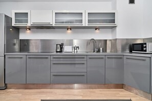 Fridge, microwave, oven, stovetop