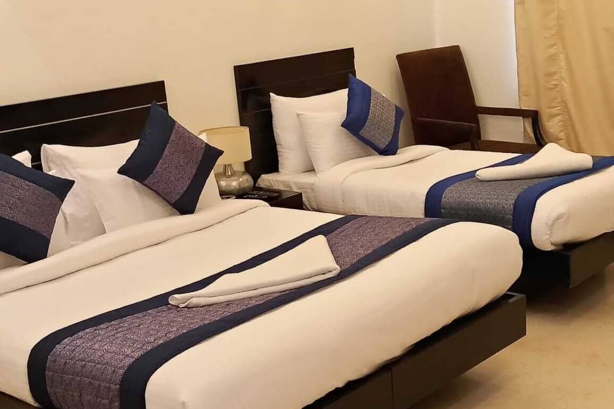 Premium Double or Twin Room | Premium bedding, minibar, desk, laptop workspace