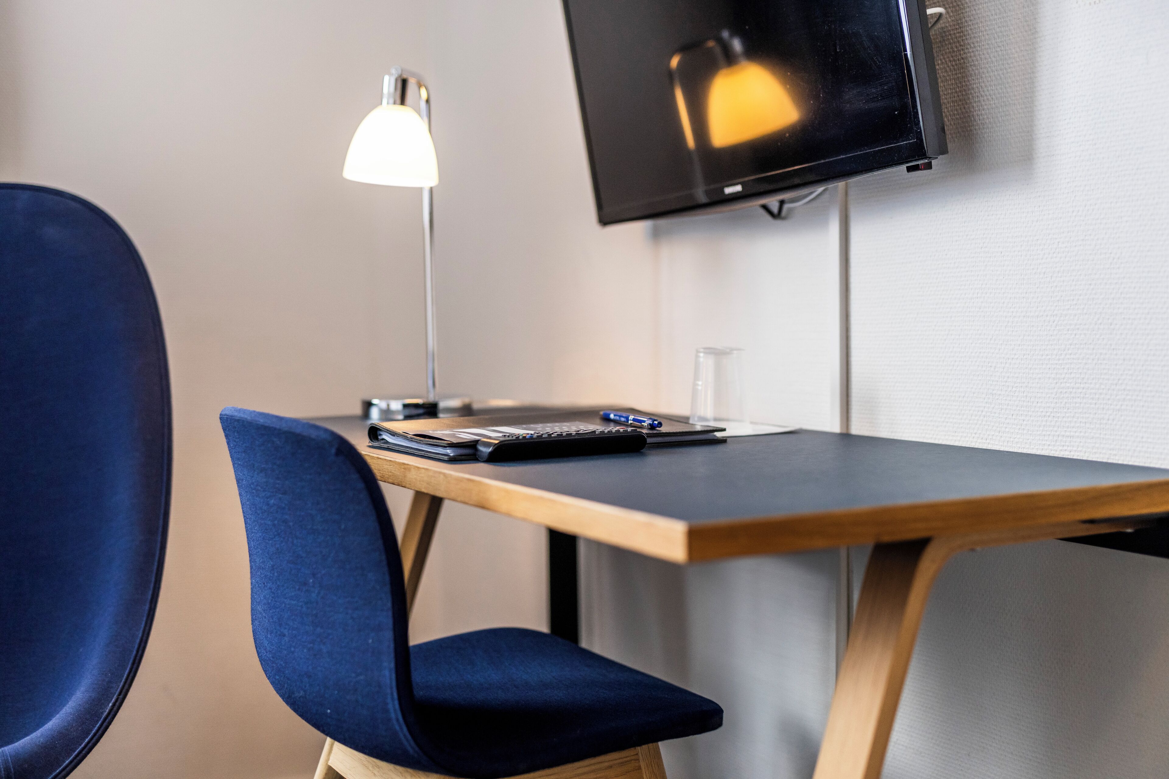 individually decorated, individually furnished, desk, laptop workspace