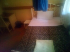 Desk, free WiFi, bed sheets - Green Oak Restaurant (Nyeri)