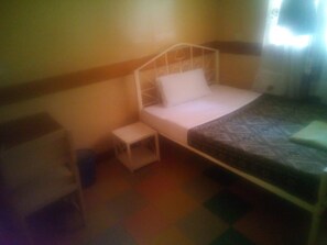 Desk, free WiFi, bed sheets - Green Oak Restaurant (Nyeri)