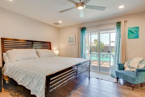 3 bedrooms, desk, iron/ironing board, Internet