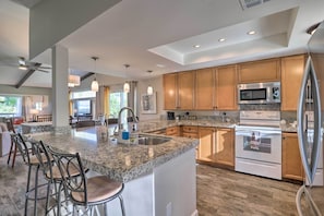 Fridge, microwave, stovetop, dishwasher