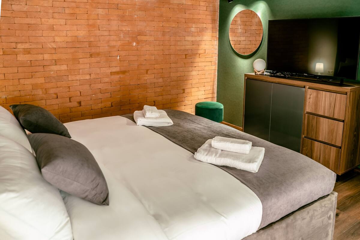Egyptian cotton sheets, premium bedding, desk, soundproofing