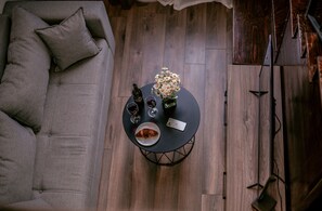 Deluxe Duplex | Living area | LED TV - Luxury Inn (Tbilisi)