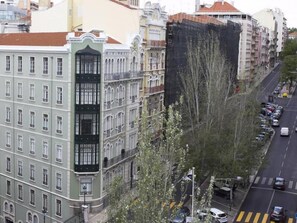 A multi-story building with a prominent corner section featuring a balcony. - Casa Belmonte (Lisbon)