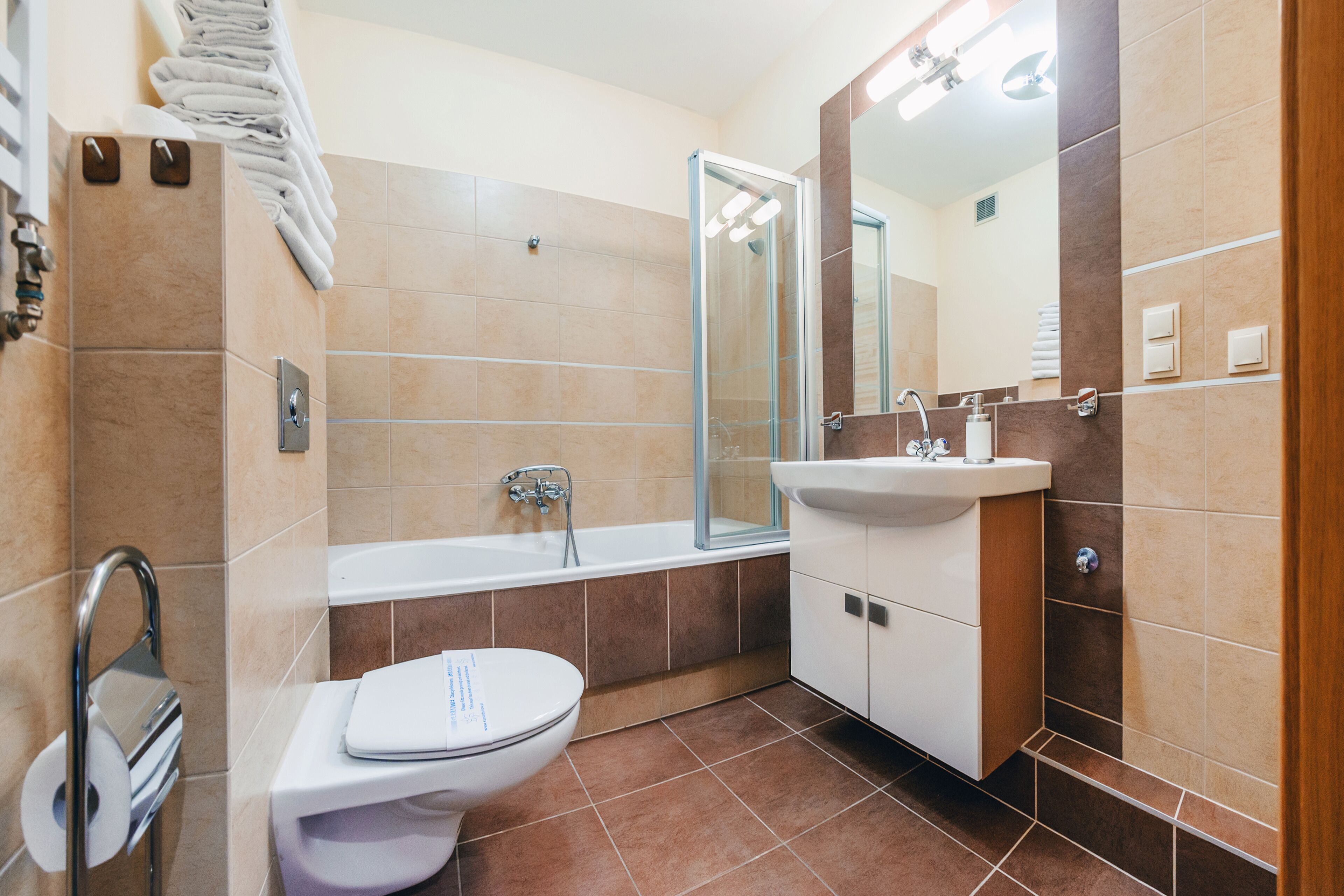 Apartment (49 Helska Villa, Steyera 18) | Bathroom | Bathtub, hair dryer, towels