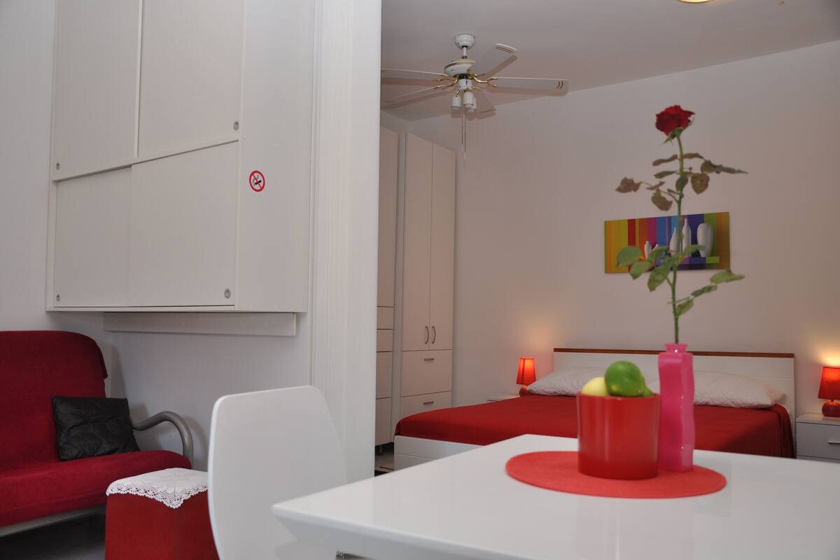 Cubrecamas, colchones con efecto memoria, wifi gratis y ropa de cama 