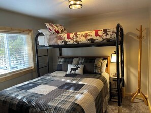 3 bedrooms, iron/ironing board, travel cot, free WiFi