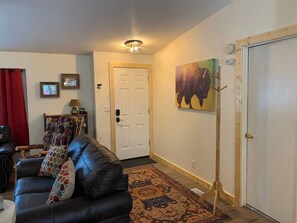 Smart TV - Wilderness Pines, Close to Yellowstone, Sleeps 10 (Island Park)