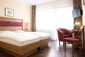 Double Room | Hypo-allergenic bedding, in-room safe, desk, soundproofing - Landgasthof Gut Marienbildchen (Roetgen)