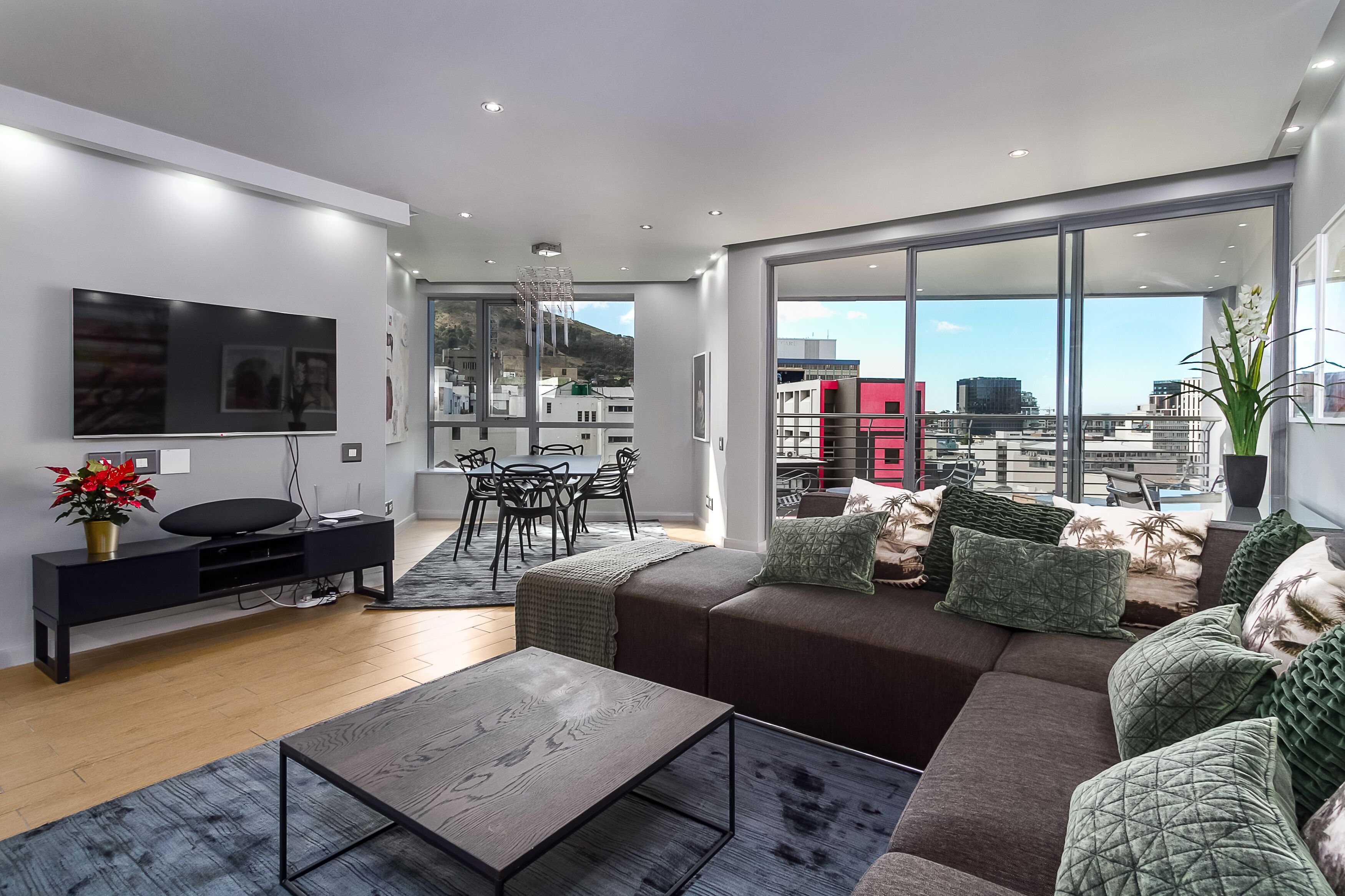 Elite Apartment | Living area | Flat-screen TV, Netflix, streaming services