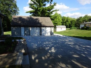 Property grounds - Milwaukee DNC Convention Rental (7/11 - 7/18 only) - 3 Bedrooms (Brookfield)