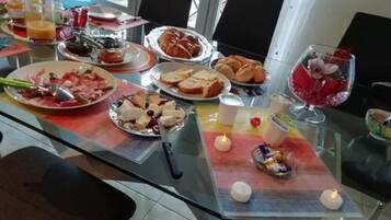 Daily continental breakfast for a fee