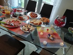 Daily continental breakfast for a fee - Domaine du Lac de Sorin (Talmont-Saint-Hilaire)