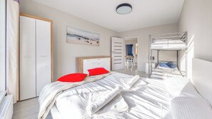 Huoneisto (1A) | Kannettavalle tietokoneelle sopiva työtila