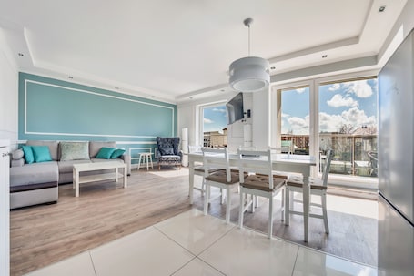 Apartment (2A ul. Żeromskiego 20, garaż podziemn) | Laptop workspace