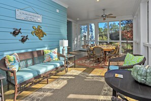 Villa (4 Bedrooms) | Living room