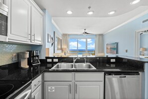 Studio (1 Bedroom) | Interior - Calypso Resort by BBG (Panama City Beach)