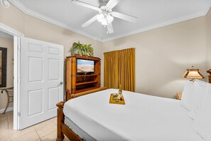 Studio (1 Bedroom) | Interior - Boardwalk Resort 1806 - 556193 (Panama City Beach)
