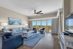 Flat-screen TV, DVD player - Beach Manor @ Tops'l 705 (Miramar Beach)