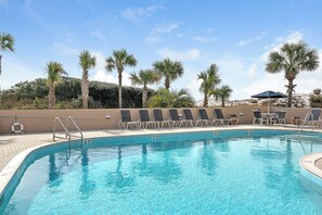 Outdoor pool - Beach Manor @ Tops'l 705 (Miramar Beach)