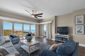 TV layar datar dan pemutar DVD