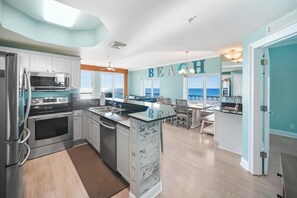 Studio (3 Bedrooms) | Interior