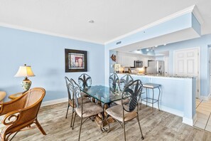 Dining - Emerald Beach 1525 (Panama City Beach)