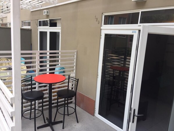 Outdoor dining - The Mab’s Apartment (Miraflores)