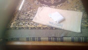 مكتب ومكواة/لوح كي وواي فاي مجانًا وملاءات أسرّة