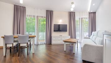 Deluxe Apartment (A44) | Living room | Flat-screen TV