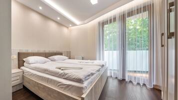 Deluxe Apartment (A27) | Laptop workspace, free WiFi