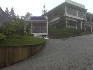 Exterior - Jimmers Mountain Resort (Megamendung)