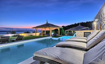 Beachfront Villa New Horizons I