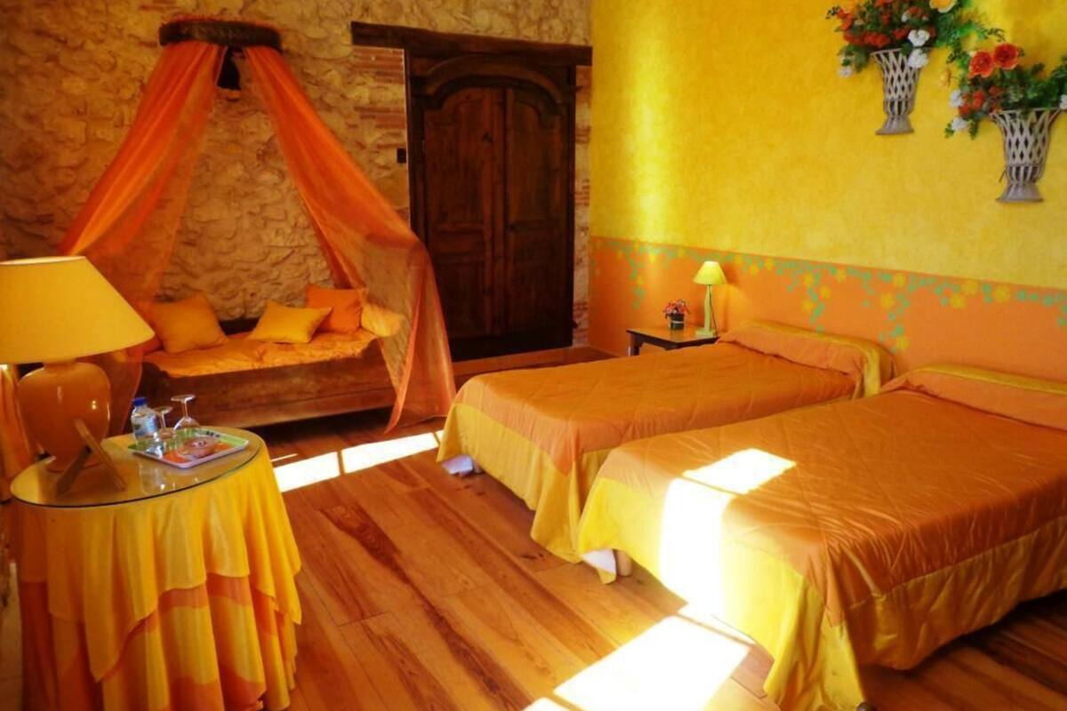 Triple Room (Capucine) | Free cots/infant beds, free WiFi, individually decorated