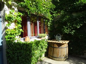 Exterior detail - 88km from Paris, Charming Cosy House, Wifi +++, garden, all comforts (Verdelot)
