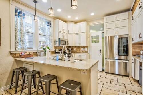 5BD ★ Keskustan viktoriaaninen viehätys ★ Poreallas, Firepit ★