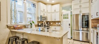 Hot tub fire pit 2 blocks from Colorado College CC