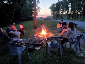 BBQ/picnic area - Zion Retreat & RV Park (Flushing)