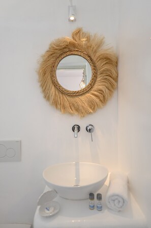 A bathroom with a white sink, mirror, and towel. - Casa Verde di Naxos (Naxos)
